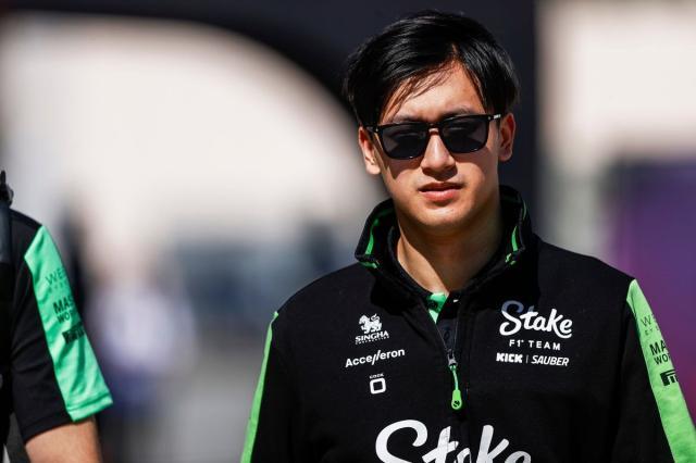 zhou-guanyu-stake-f1-team-kick.jpg